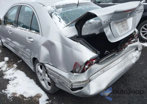 2005 Mercedes-Benz C 230 Kompressor Sport z USA, uszkodzony, nr VIN WDBRF40J05F692494